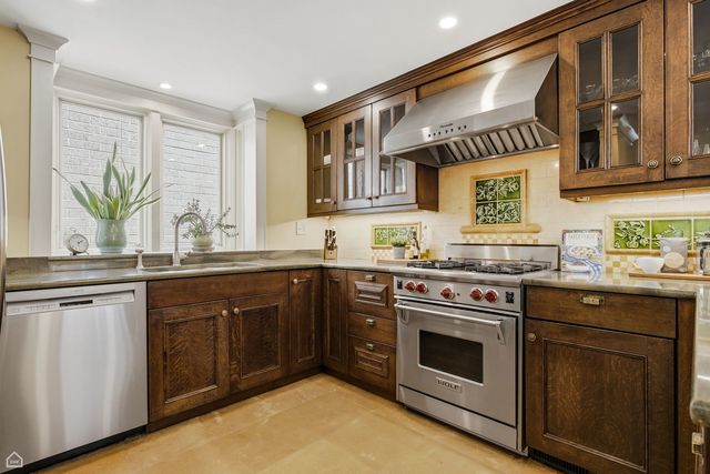 1427 W Huron Street, Chicago, IL 60642