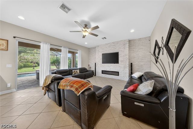 3330 Banyon Hollow LOOP, North Fort Myers, FL 33903