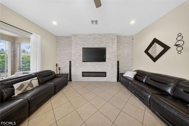 3330 Banyon Hollow LOOP, North Fort Myers, FL 33903