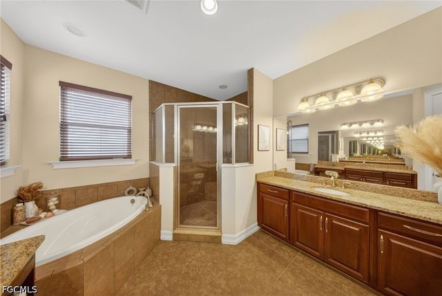 3330 Banyon Hollow LOOP, North Fort Myers, FL 33903