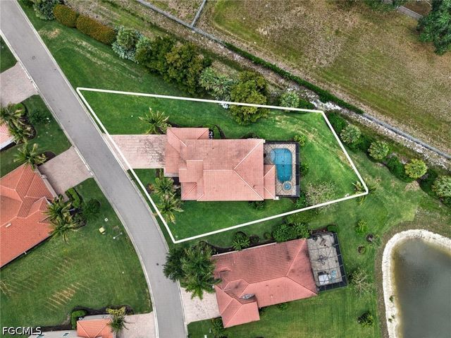 3330 Banyon Hollow LOOP, North Fort Myers, FL 33903