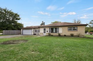 847 Mckinley Avenue, Mundelein, IL 60060