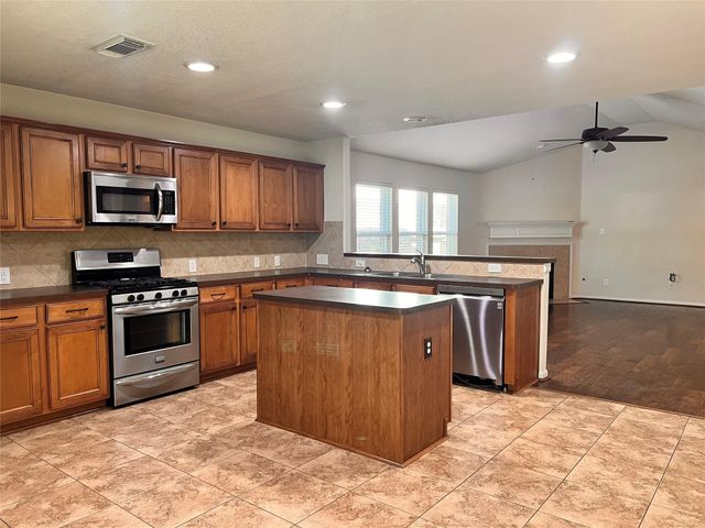 174 Fairwind Trail Drive, The Woodlands, TX 77385