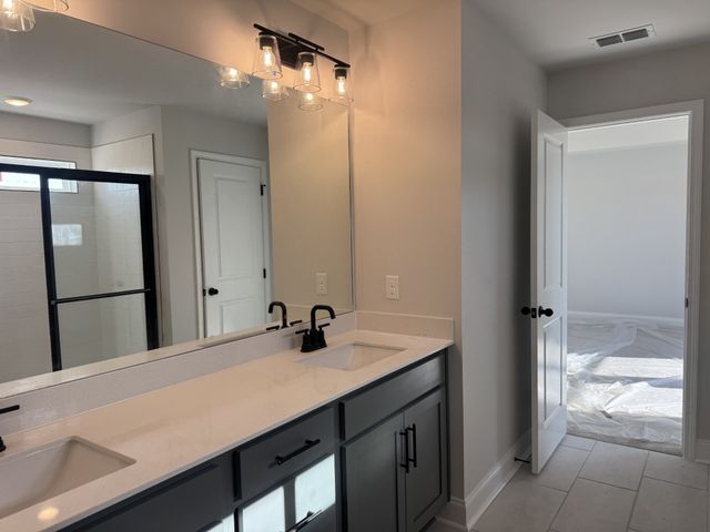 132 Dahlia Dr, La Vergne, TN 37086