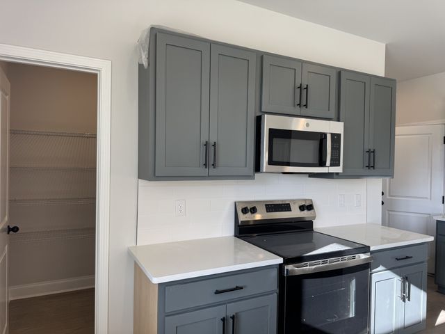 132 Dahlia Dr, La Vergne, TN 37086