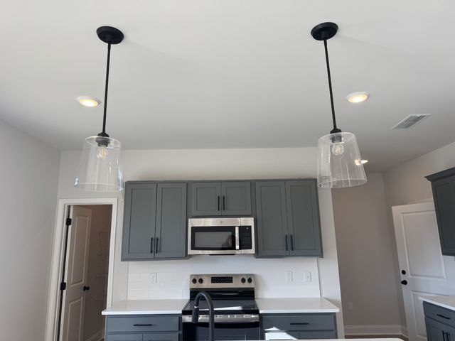 132 Dahlia Dr, La Vergne, TN 37086