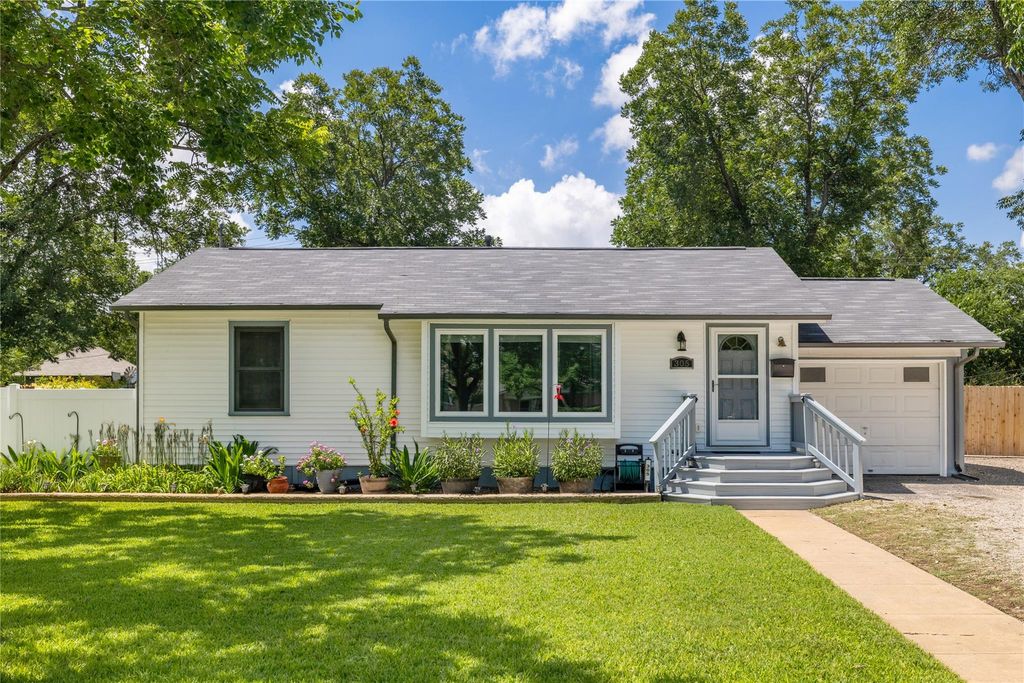 305 Sunset DR, Round Rock, TX 78664