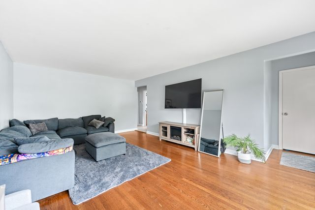 4617 W 100th Place, Oak Lawn, IL 60453