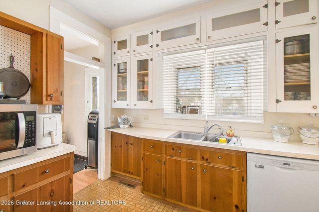 922 E Michigan Avenue, East Lansing, MI 48823