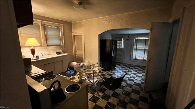 1907 Azalea AVE, Portsmouth, VA 23704