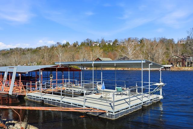 180 Wilshire Drive 88, Hollister, MO 65672