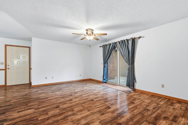 180 Wilshire Drive 88, Hollister, MO 65672