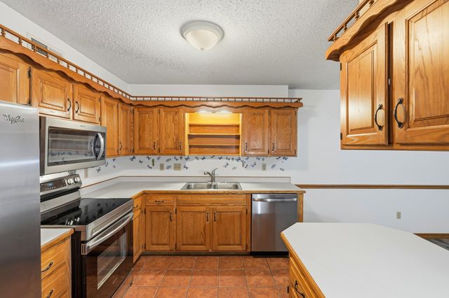 180 Wilshire Drive 88, Hollister, MO 65672