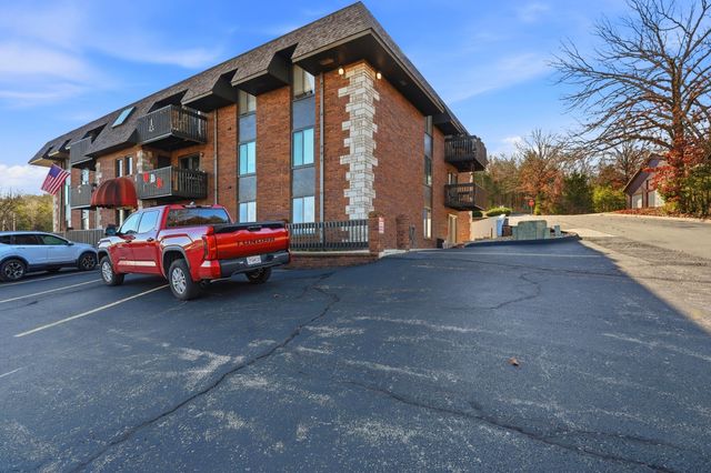 180 Wilshire Drive 88, Hollister, MO 65672