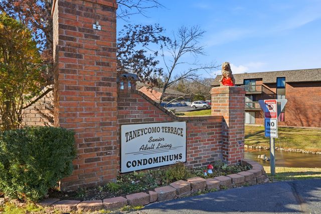 180 Wilshire Drive 88, Hollister, MO 65672