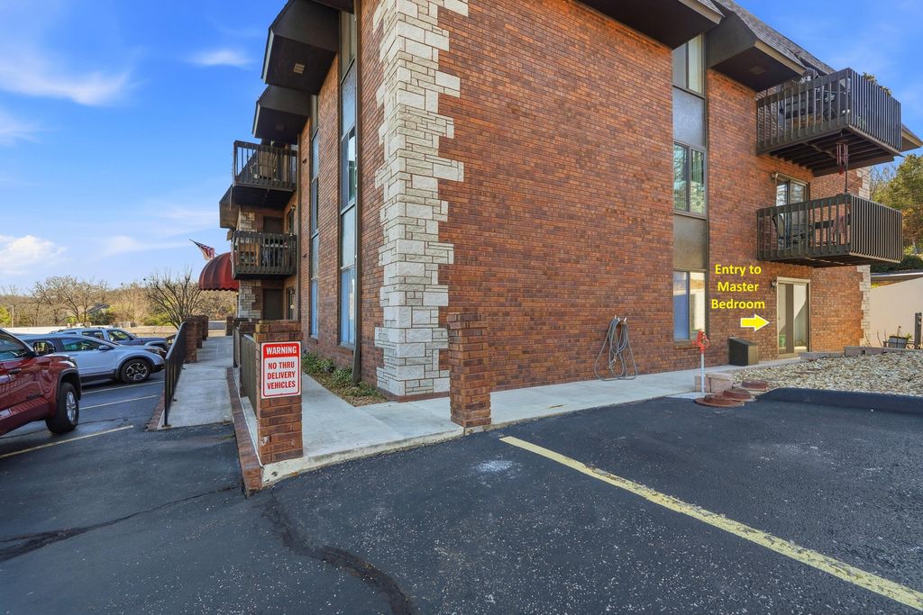 180 Wilshire Drive 88, Hollister, MO 65672