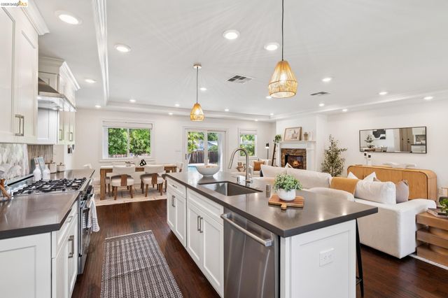 230 Valley Dr, Pleasant Hill, CA 94523