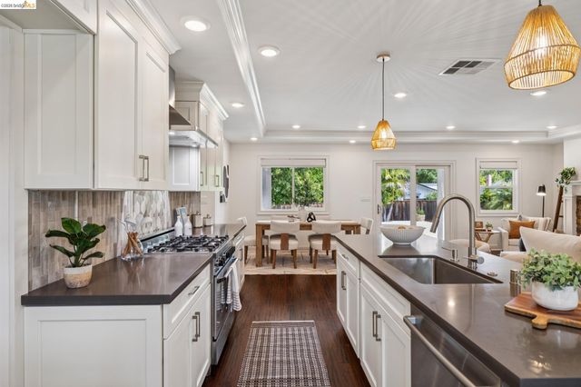 230 Valley Dr, Pleasant Hill, CA 94523