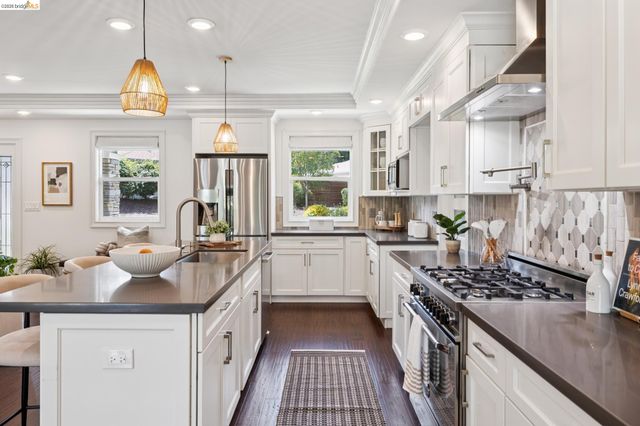 230 Valley Dr, Pleasant Hill, CA 94523