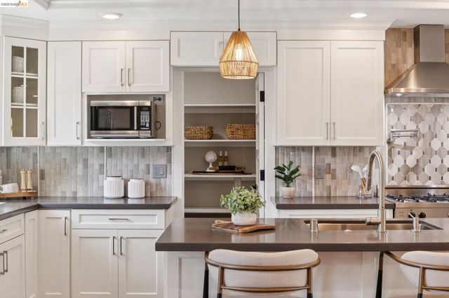 230 Valley Dr, Pleasant Hill, CA 94523