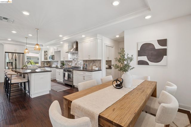 230 Valley Dr, Pleasant Hill, CA 94523