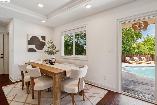 230 Valley Dr, Pleasant Hill, CA 94523