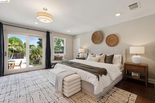 230 Valley Dr, Pleasant Hill, CA 94523