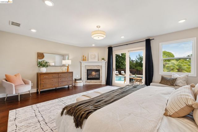 230 Valley Dr, Pleasant Hill, CA 94523