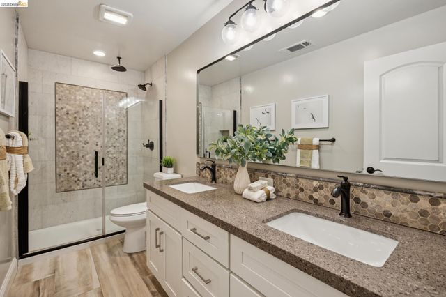 230 Valley Dr, Pleasant Hill, CA 94523