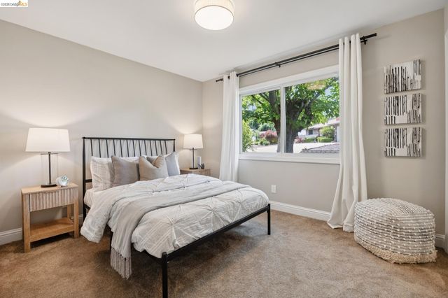 230 Valley Dr, Pleasant Hill, CA 94523