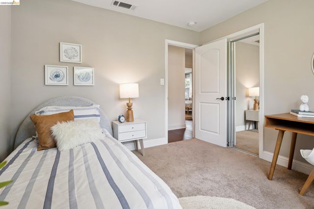 230 Valley Dr, Pleasant Hill, CA 94523