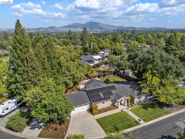 230 Valley Dr, Pleasant Hill, CA 94523