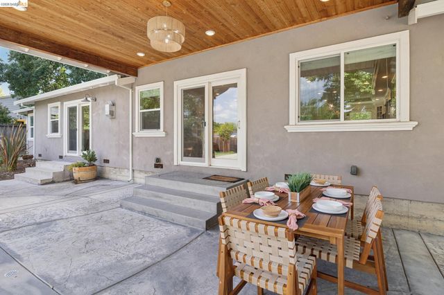 230 Valley Dr, Pleasant Hill, CA 94523