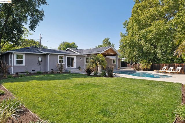 230 Valley Dr, Pleasant Hill, CA 94523