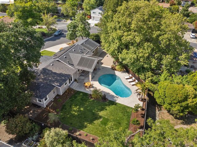 230 Valley Dr, Pleasant Hill, CA 94523