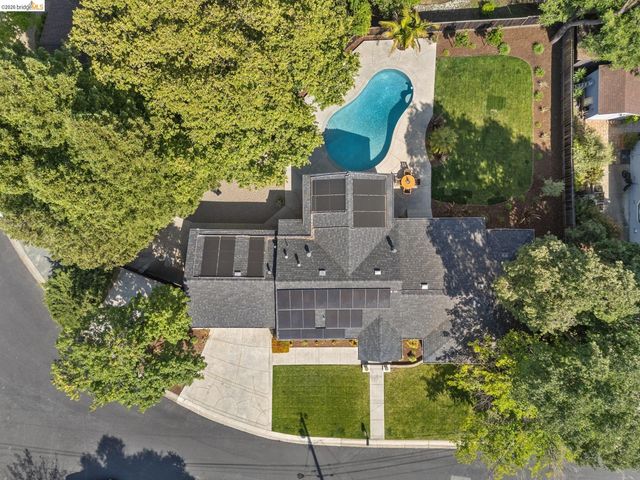 230 Valley Dr, Pleasant Hill, CA 94523