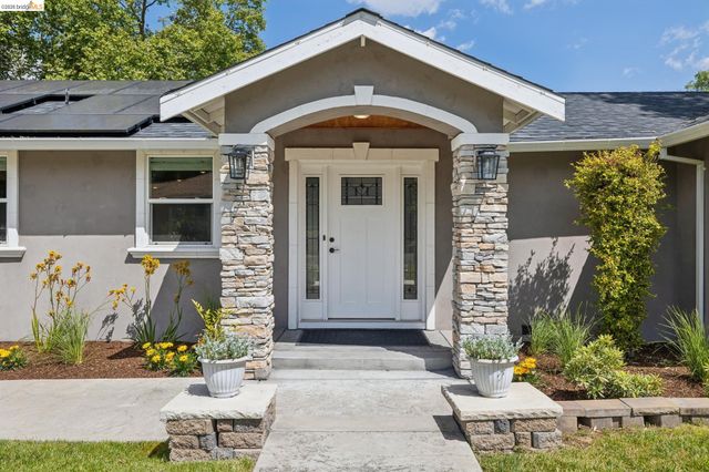 230 Valley Dr, Pleasant Hill, CA 94523