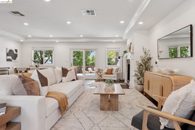 230 Valley Dr, Pleasant Hill, CA 94523