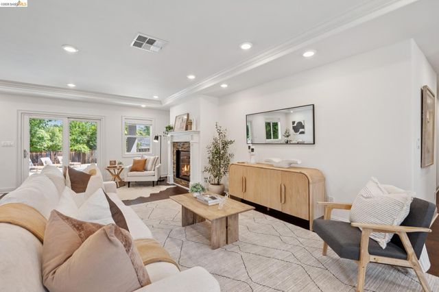 230 Valley Dr, Pleasant Hill, CA 94523