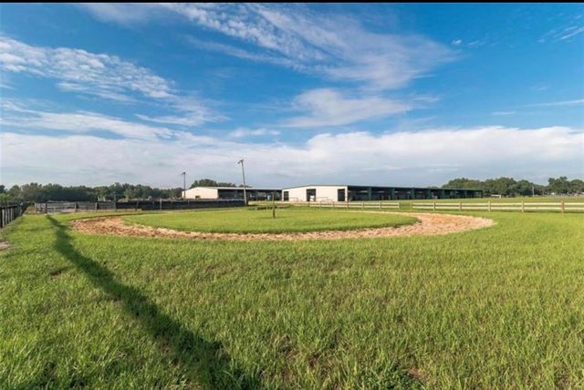 40812 GRAYS AIRPORT ROAD, Lady Lake, FL 32159