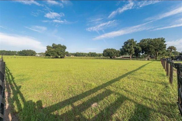 40812 GRAYS AIRPORT ROAD, Lady Lake, FL 32159
