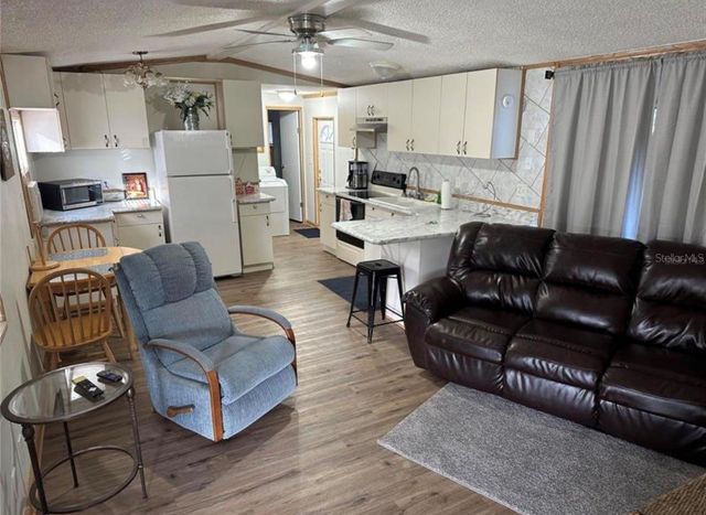 40812 GRAYS AIRPORT ROAD, Lady Lake, FL 32159