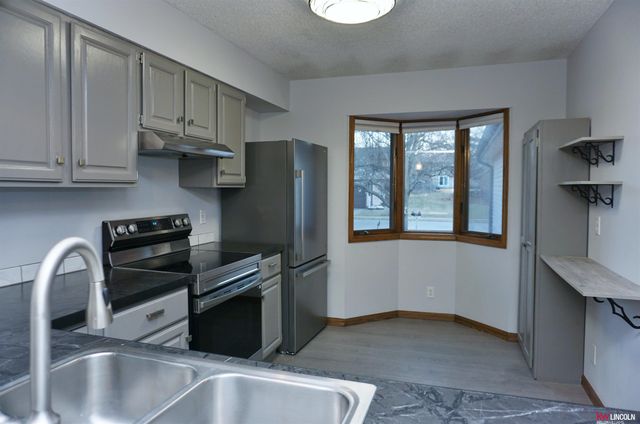 2218 Southwood Place, Lincoln, NE 68512