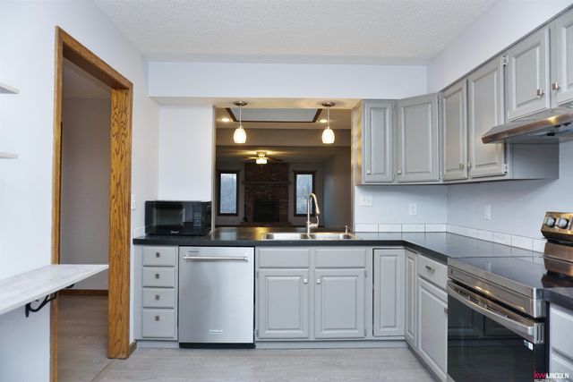 2218 Southwood Place, Lincoln, NE 68512