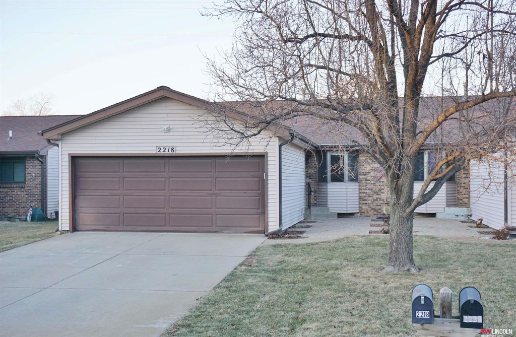 2218 Southwood Place, Lincoln, NE 68512