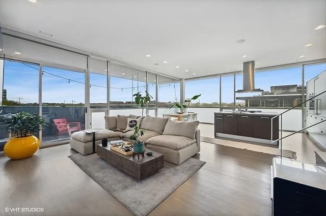 2157 W DIVISION Street 401, Chicago, IL 60622