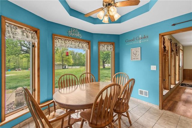 4021 Country Squire Road, Oak Grove, MO 64075
