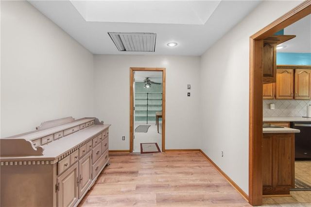 4021 Country Squire Road, Oak Grove, MO 64075