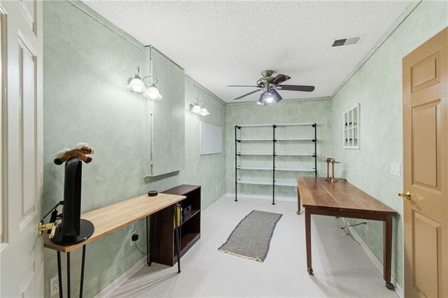4021 Country Squire Road, Oak Grove, MO 64075
