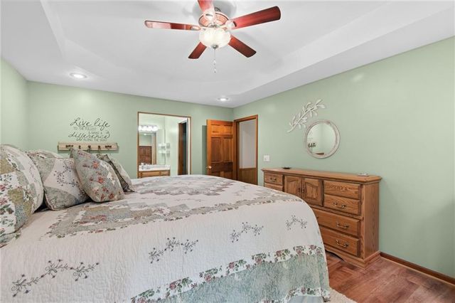 4021 Country Squire Road, Oak Grove, MO 64075